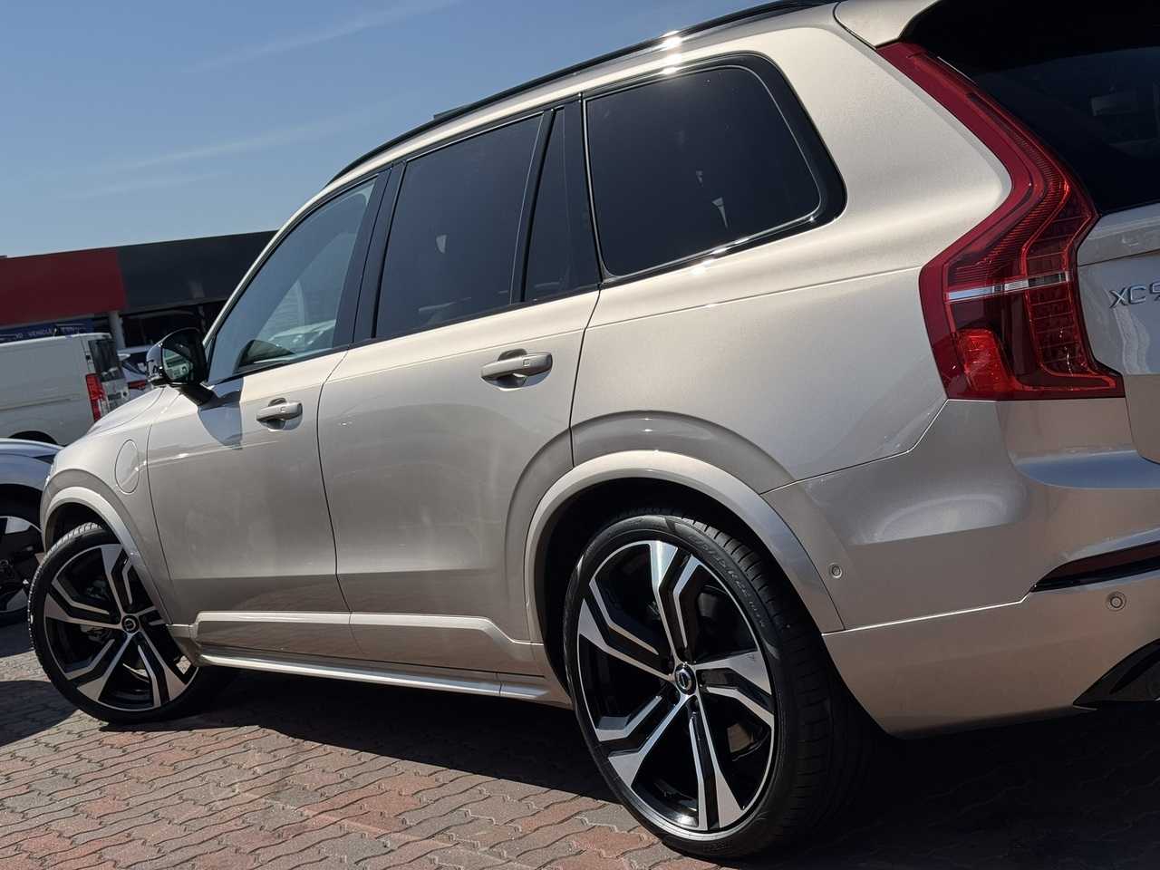 Volvo  XC90 Recharge Ultimate, T8 AWD Plug-in hybrid, Electric/Petrol, Dark, 7 Seats